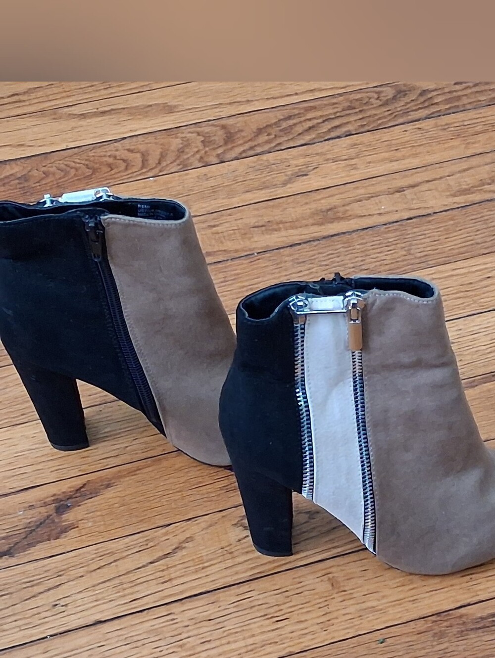 Just Fab REMI Colorblock - Womens Tan/Black/White Faux Suede Booties. Size 7